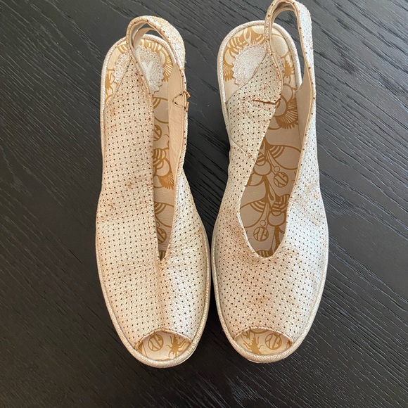 FLY LONDON Peep Toe Wedge Sandal - Picture 3 of 6